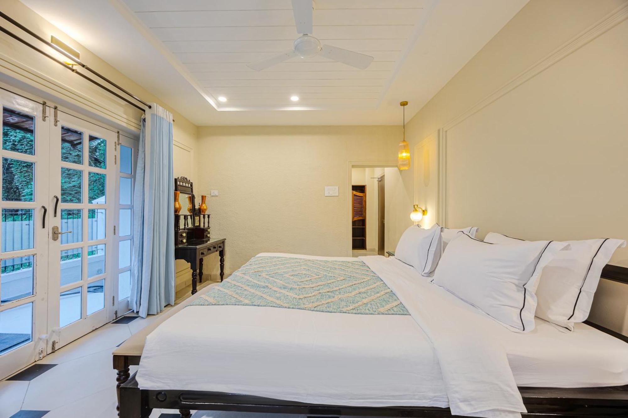 Elivaas 4 Bhk Villa Near Beach With Private Pool & Bar - Casa Boa Vida Candolim Buitenkant foto