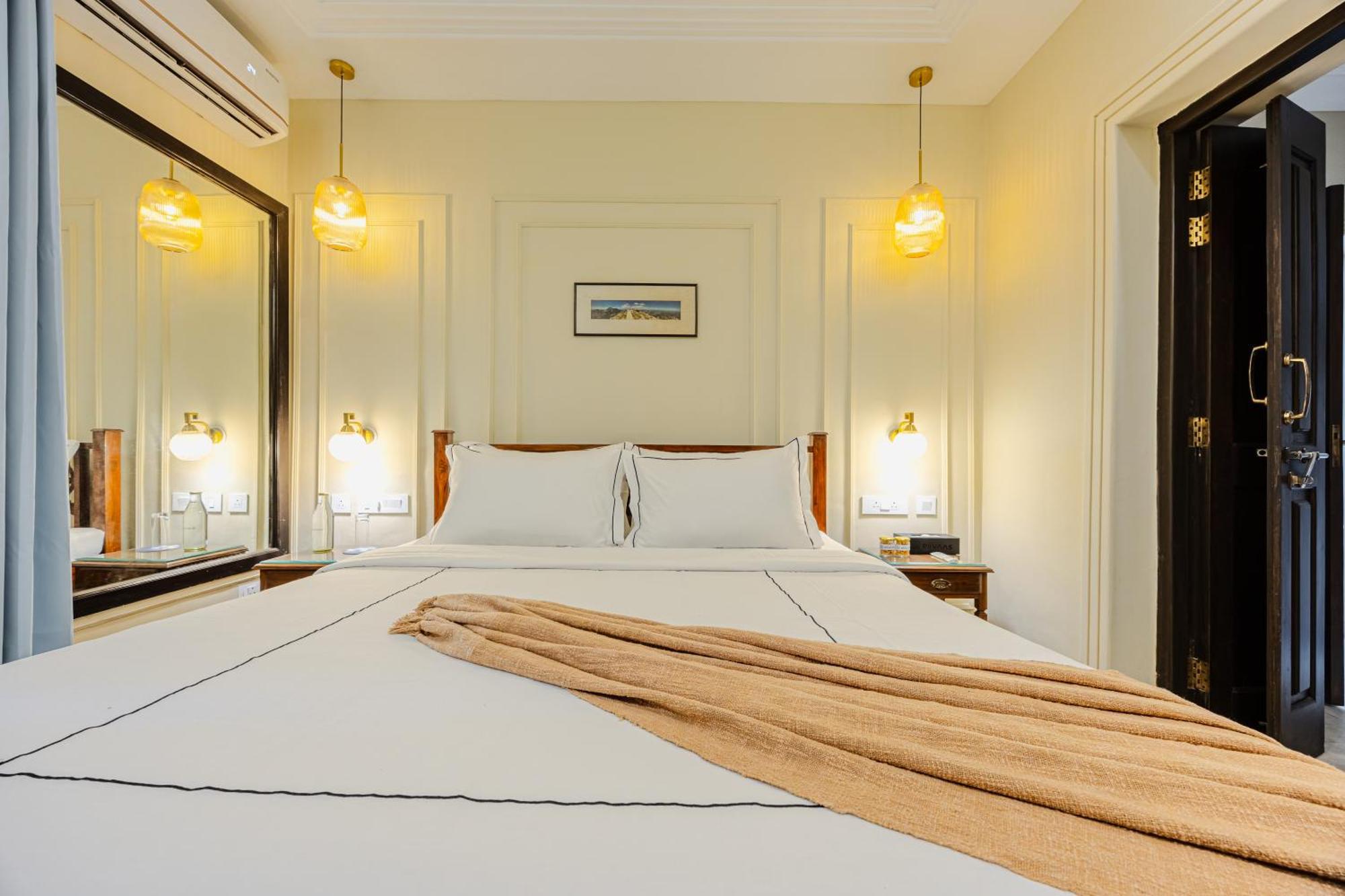 Elivaas 4 Bhk Villa Near Beach With Private Pool & Bar - Casa Boa Vida Candolim Buitenkant foto
