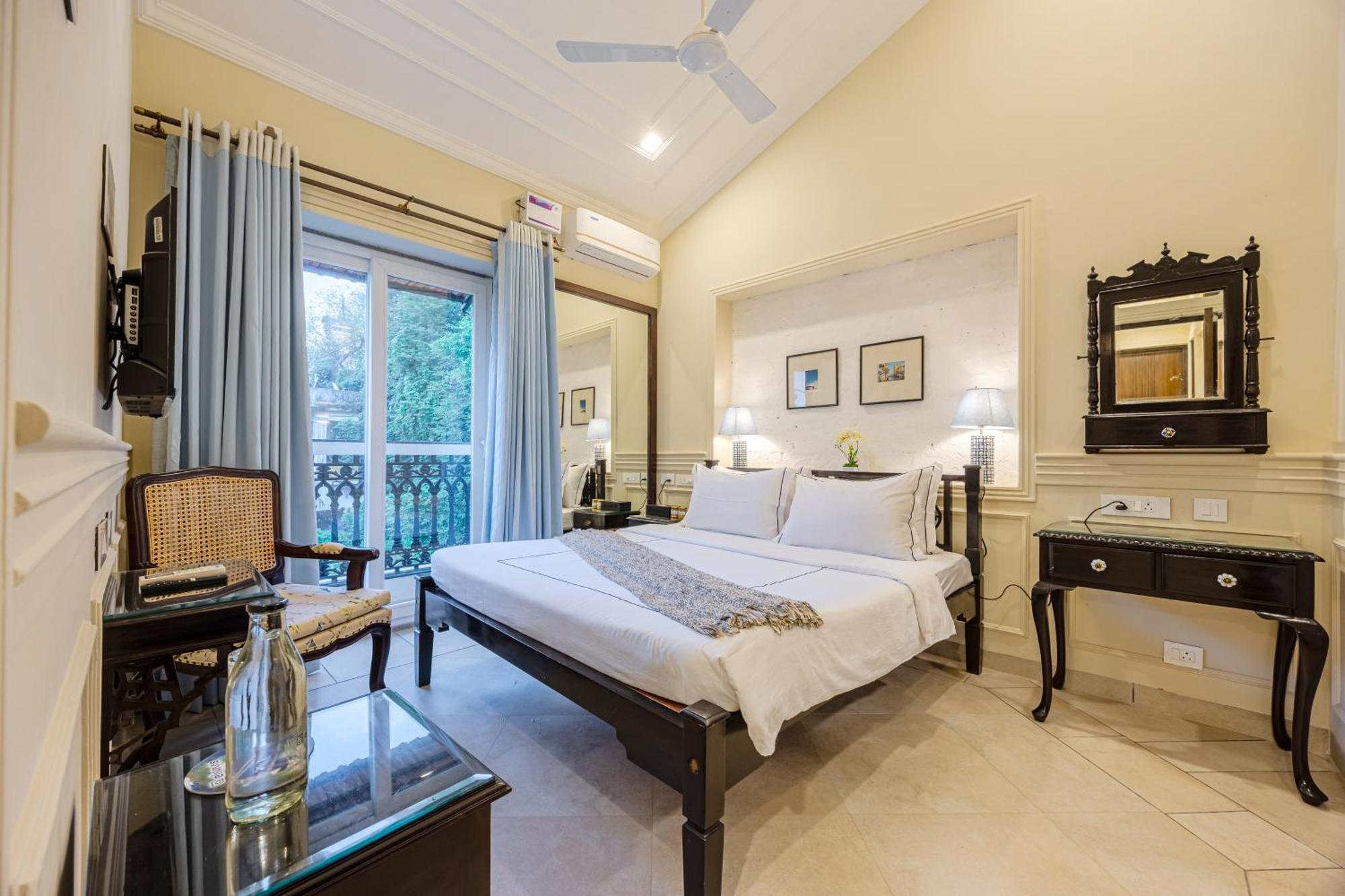 Elivaas 4 Bhk Villa Near Beach With Private Pool & Bar - Casa Boa Vida Candolim Buitenkant foto