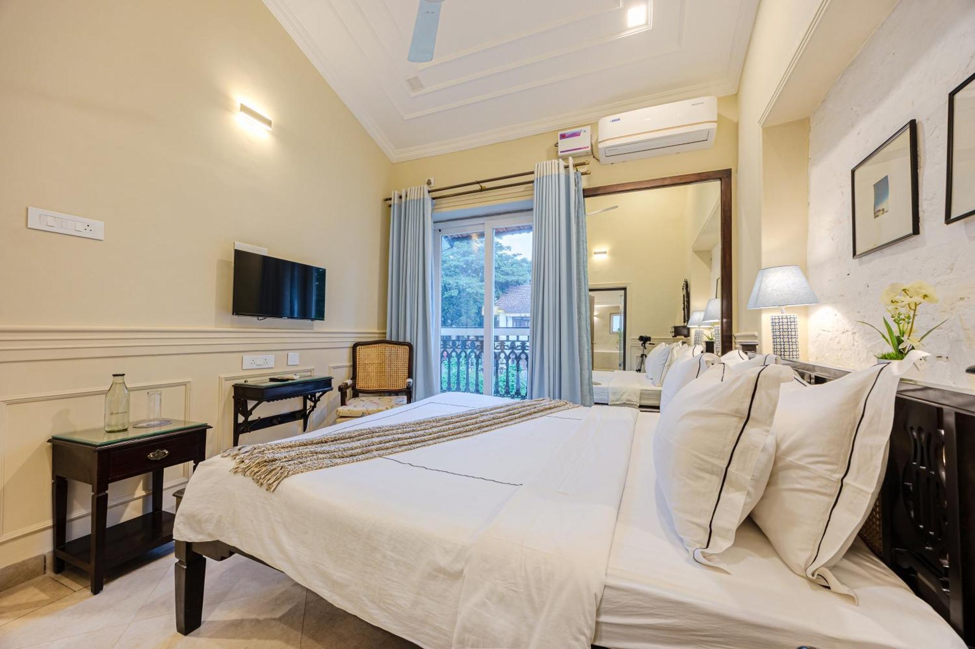 Elivaas 4 Bhk Villa Near Beach With Private Pool & Bar - Casa Boa Vida Candolim Buitenkant foto