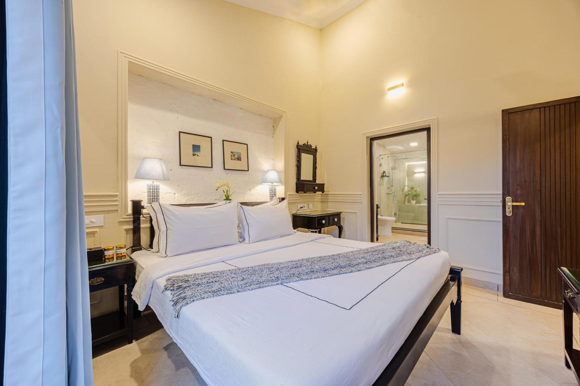 Elivaas 4 Bhk Villa Near Beach With Private Pool & Bar - Casa Boa Vida Candolim Buitenkant foto